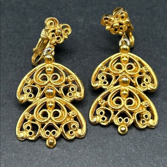 VTG Florenza Gold Scrollwork Necklace and Clip On Earring Set - Picture 2 of 9